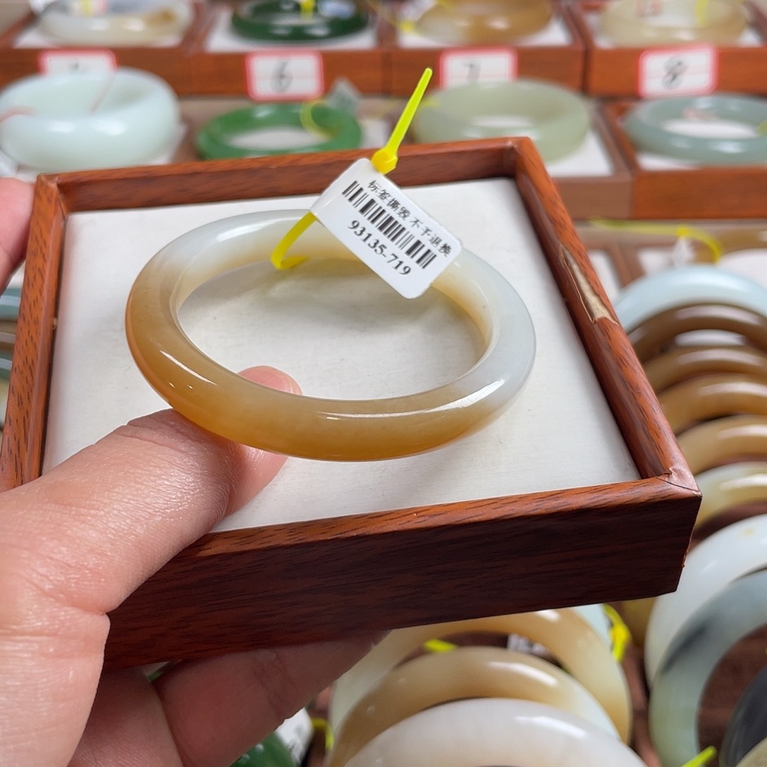 【闪购商品】和田玉未镶嵌手镯（贵妃镯）57