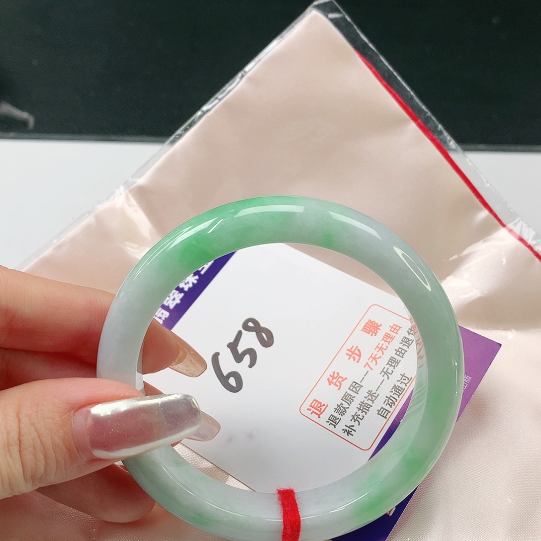 翡翠手镯未镶嵌B****s翡翠手镯