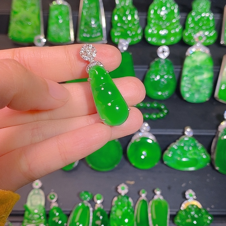 翡翠银S925镶嵌颈饰是