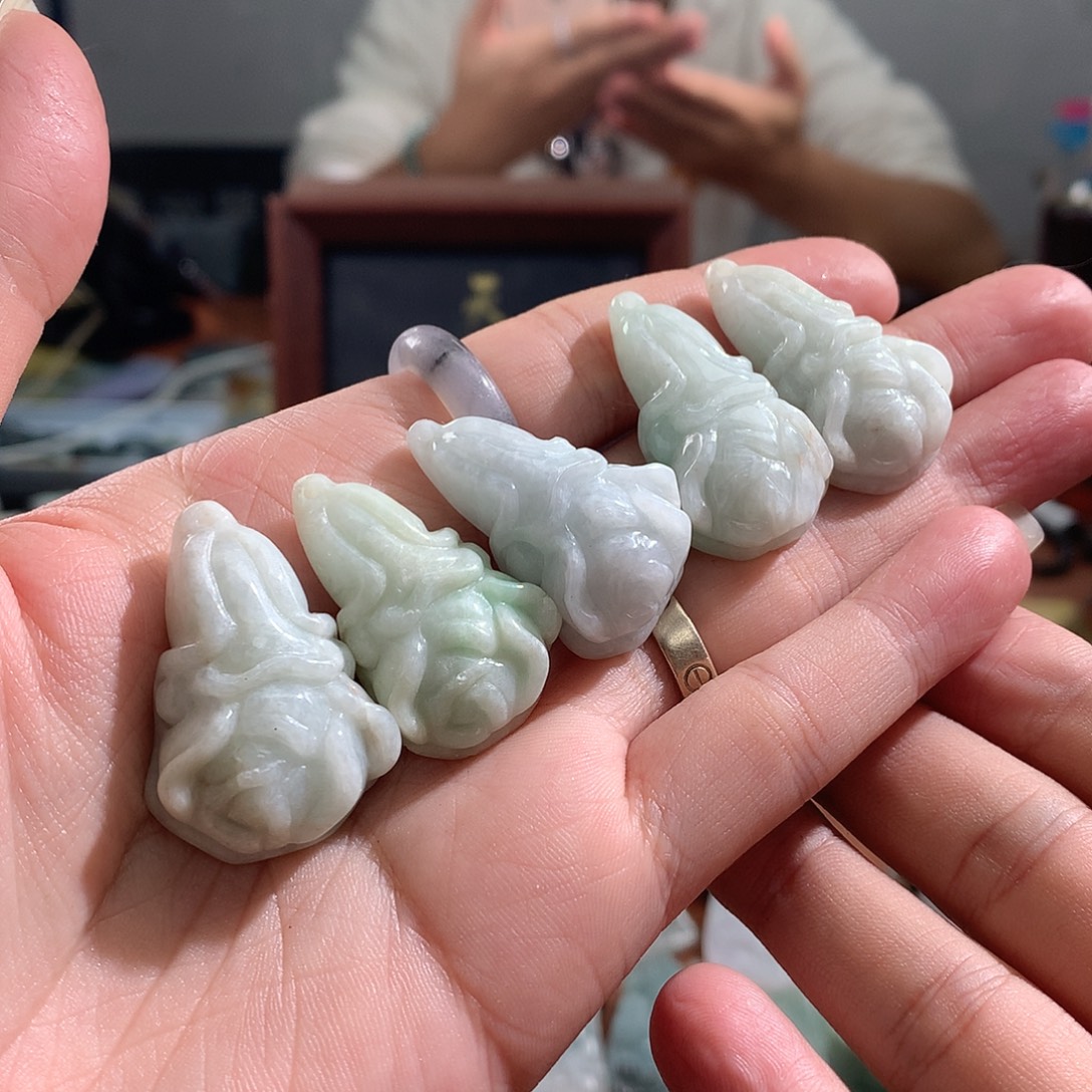 翡翠未镶嵌颈饰5个