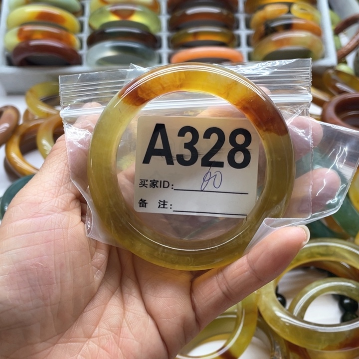 蛇纹石玉未镶嵌手镯去****雀