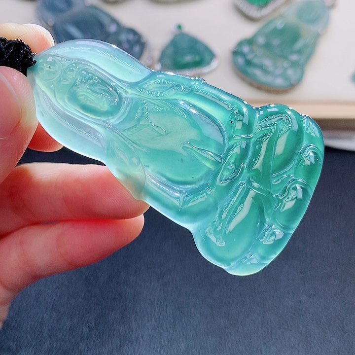 翡翠颈饰未镶嵌翡翠