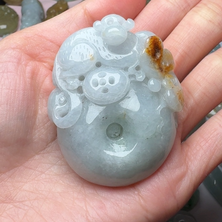 翡翠未镶嵌颈饰猴