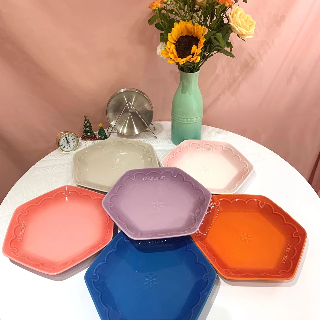 微瑕 2只七英寸雪花盘直径18cm