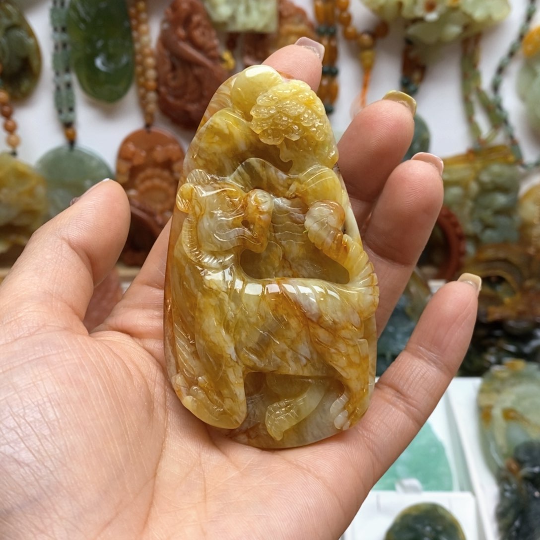 蛇纹石玉未镶嵌颈饰