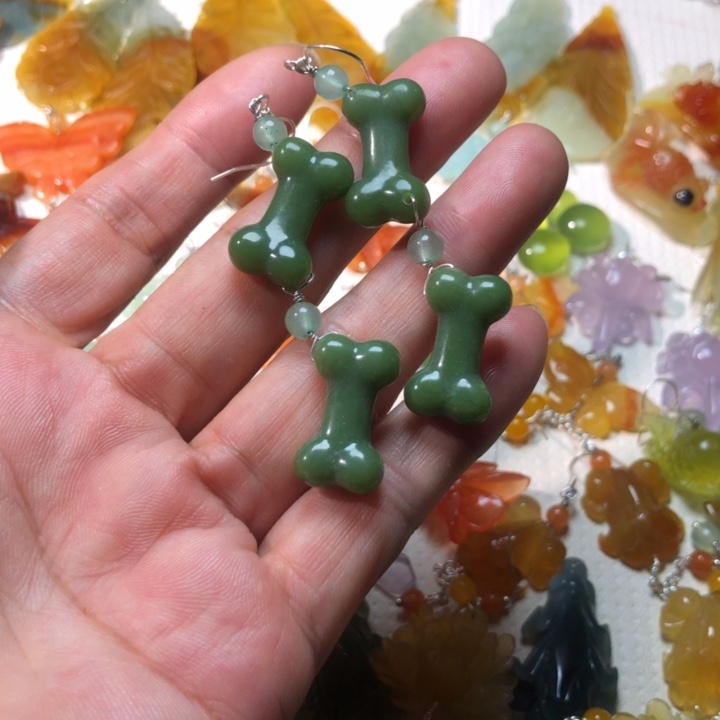 未镶嵌蛇纹石玉耳坠