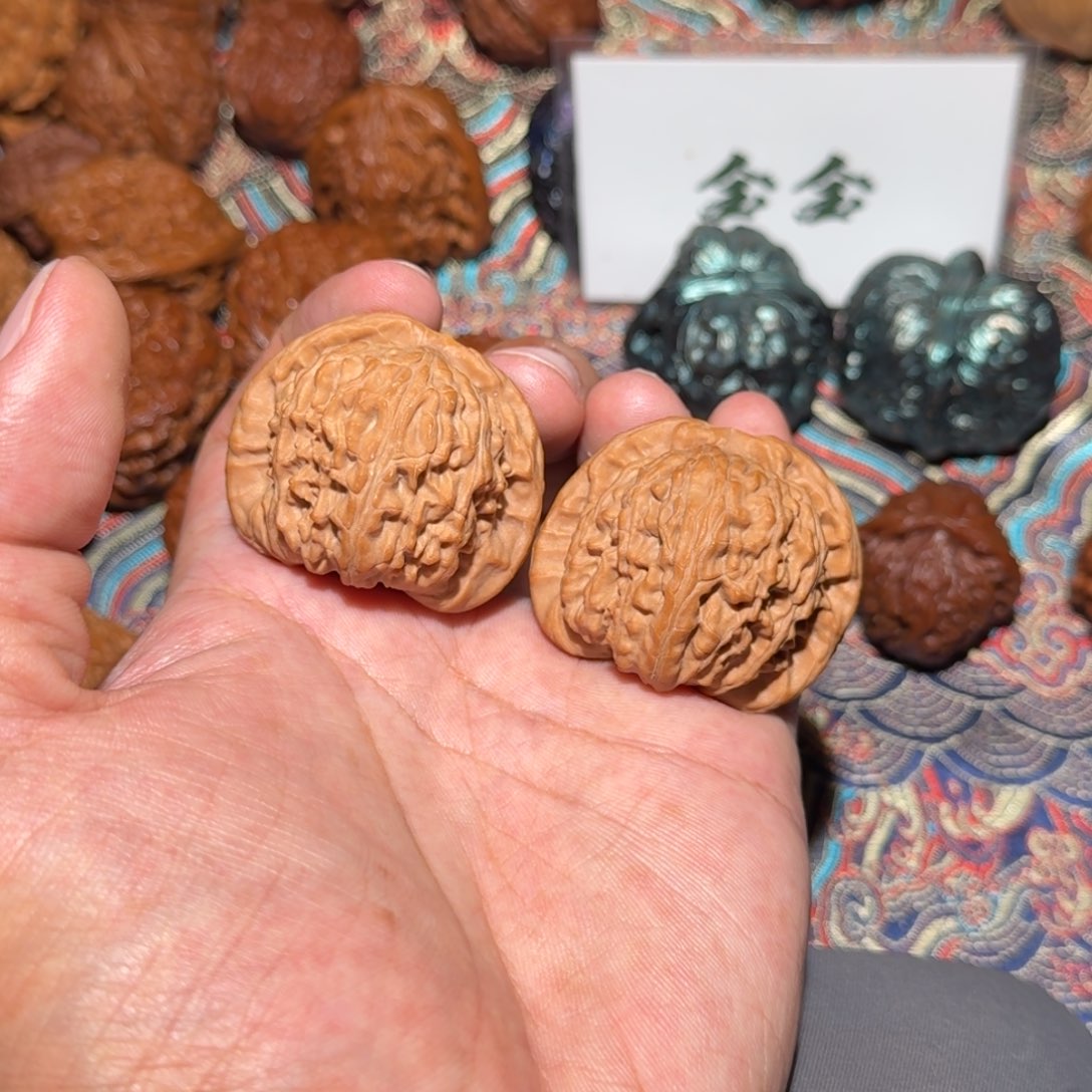 把件文玩核桃2215白狮子，尺寸41 39 35