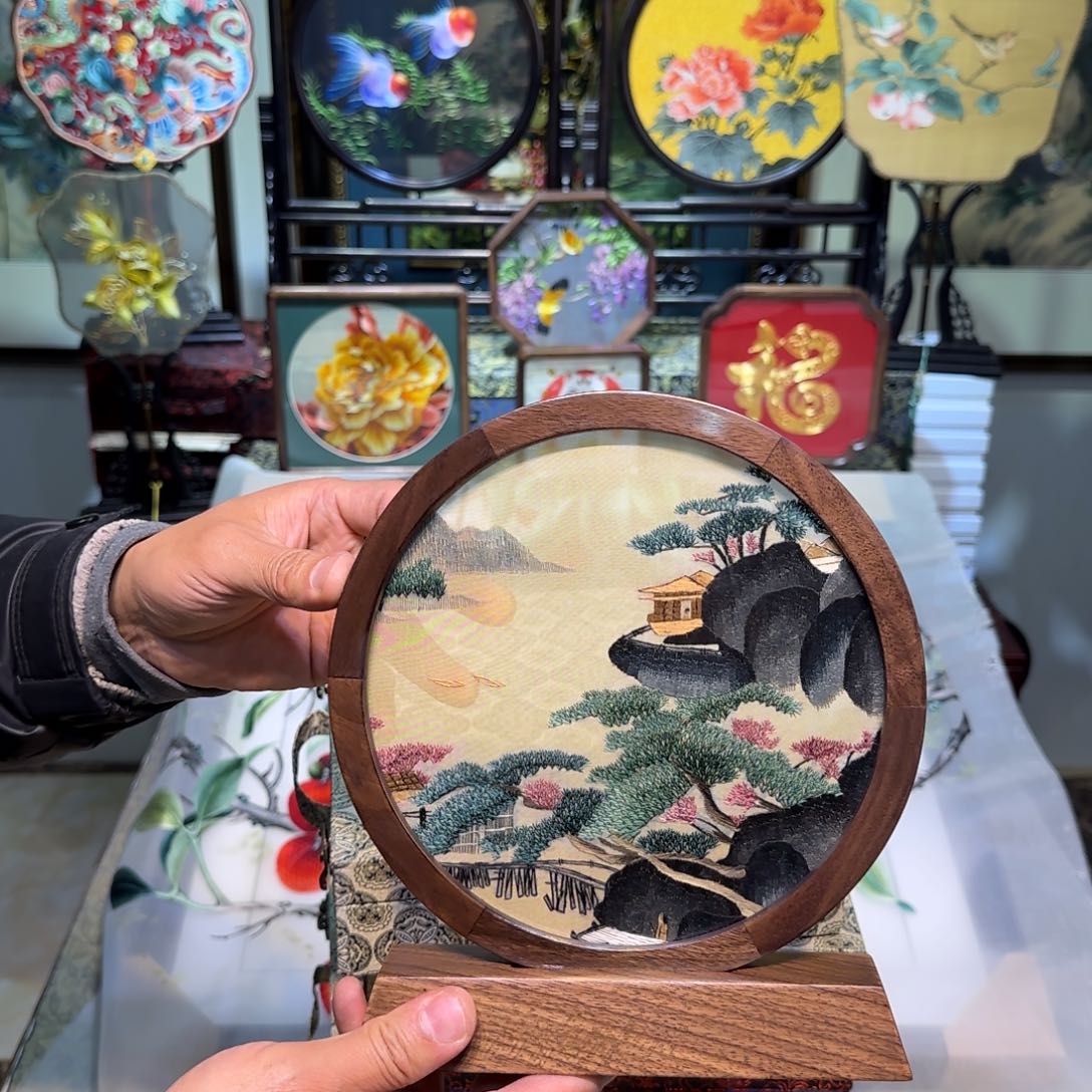刺绣刺绣工艺精湛