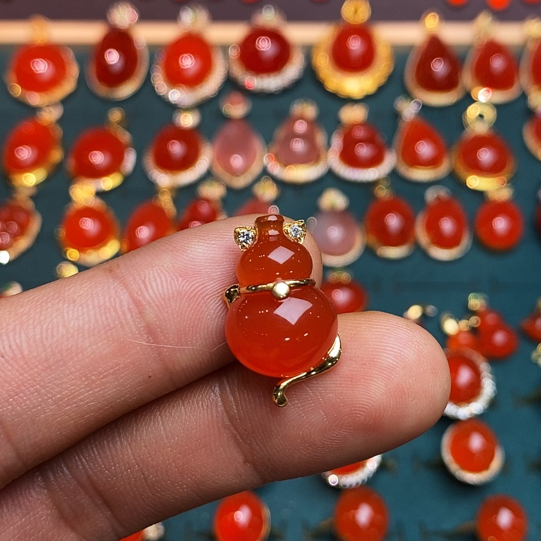 南红玛瑙颈饰18K金镶嵌马****们