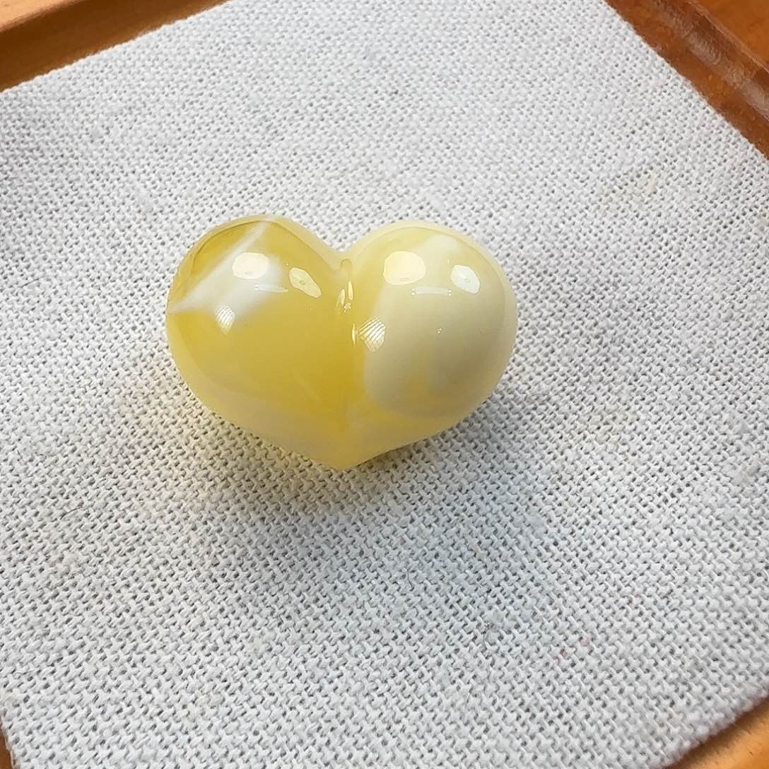 琥珀未镶嵌珠宝奇石南***香