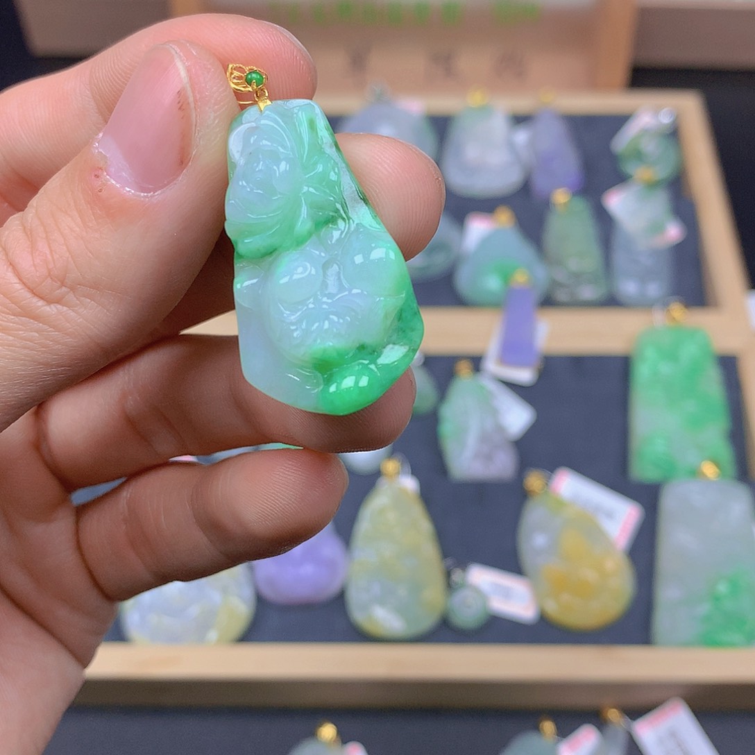 翡翠颈饰18K金镶嵌翡翠