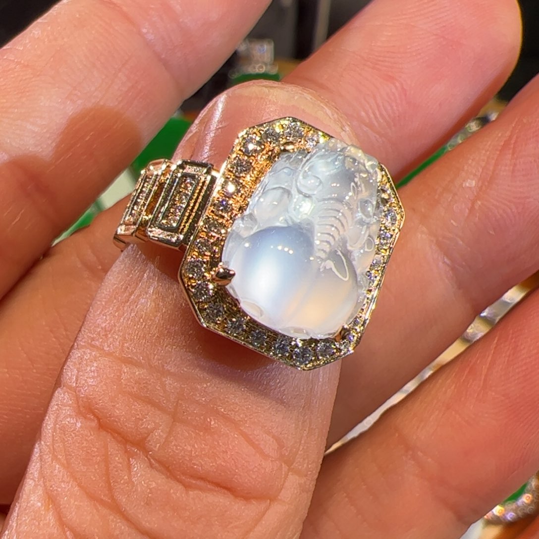 翡翠颈饰未镶嵌天然缅甸A货翡翠。