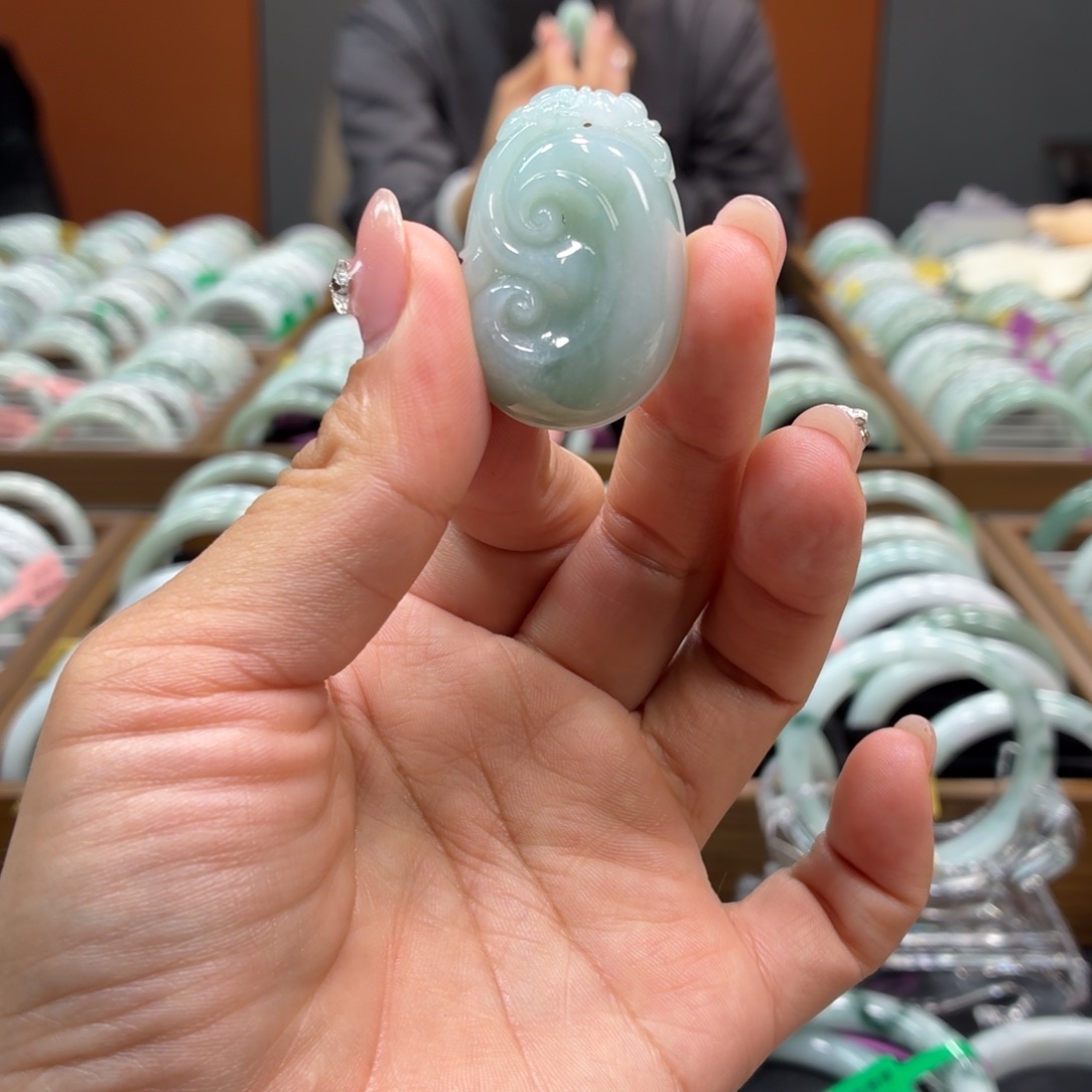 翡翠未镶嵌挂件25555