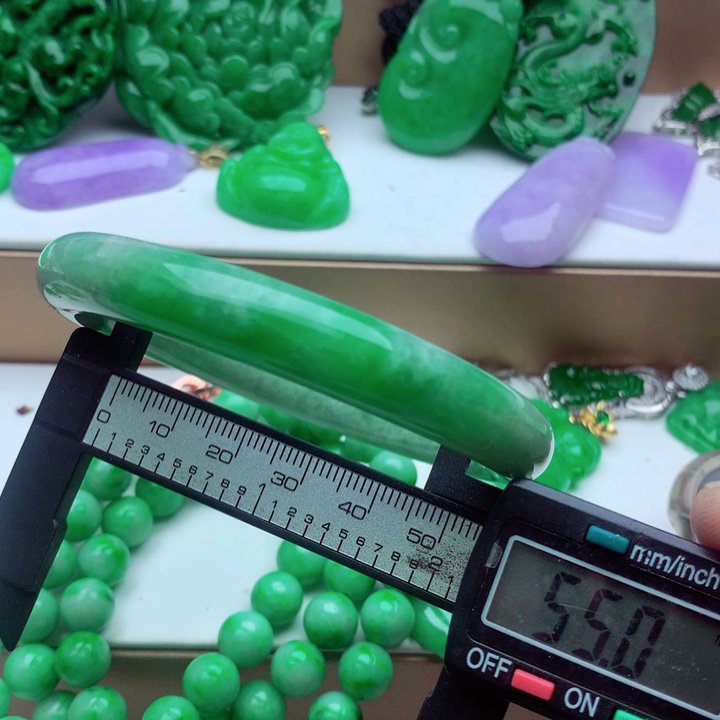 翡翠未镶嵌手镯…．．