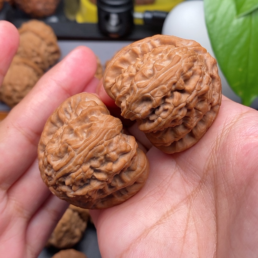 【闪购商品】文玩核桃把件三角白41