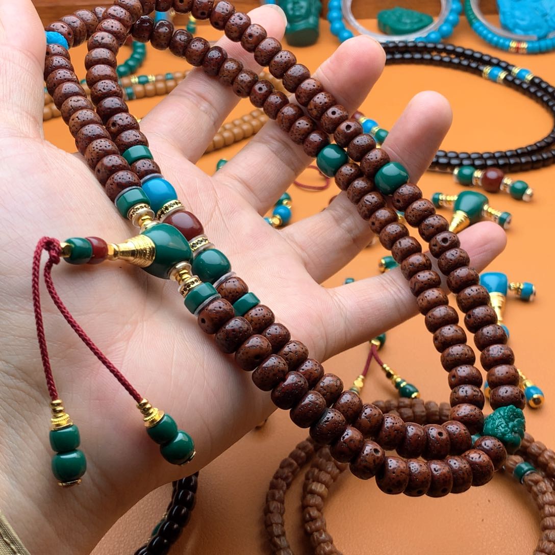 颈饰琉璃人**何尺寸直径9