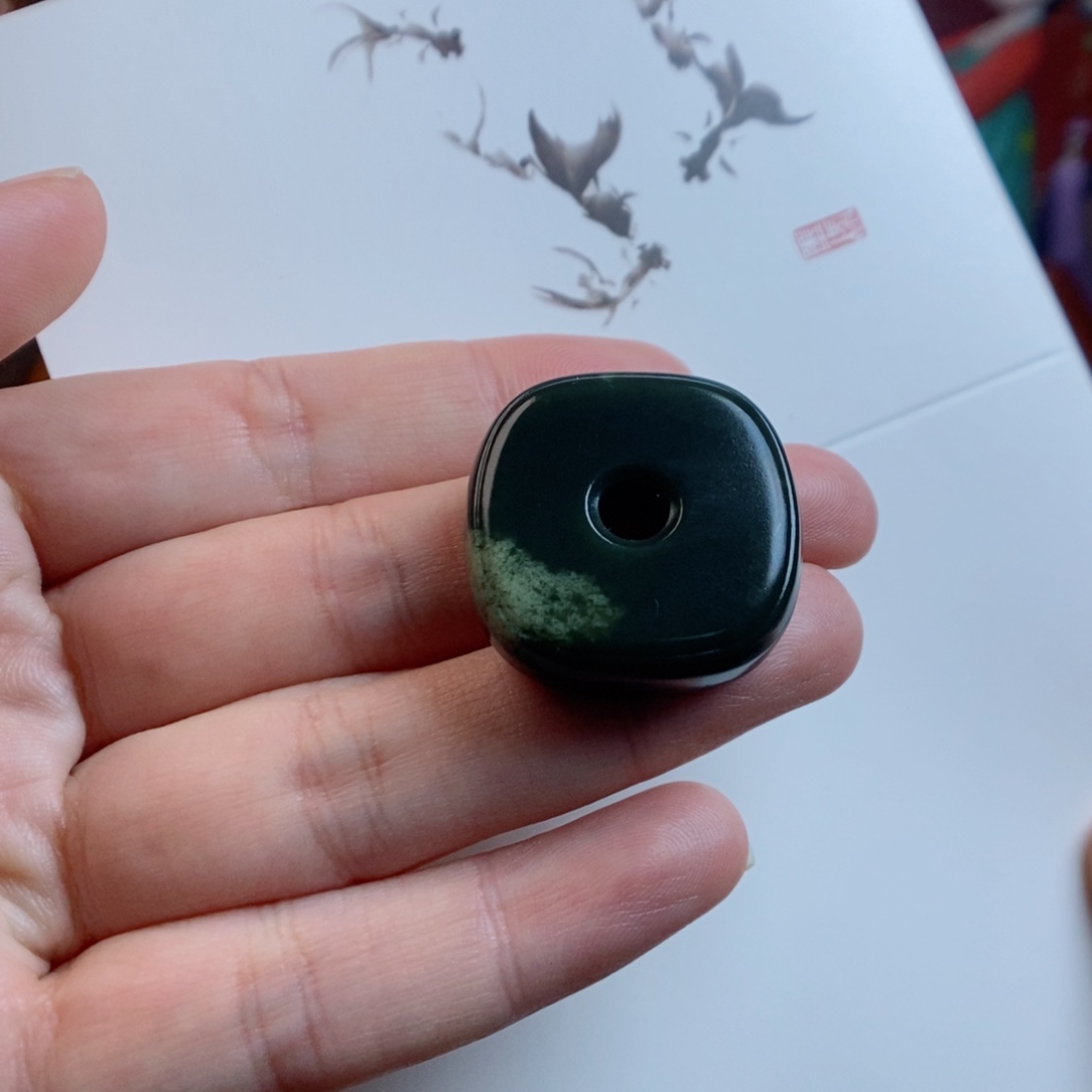 和田玉颈饰未镶嵌沙枣青