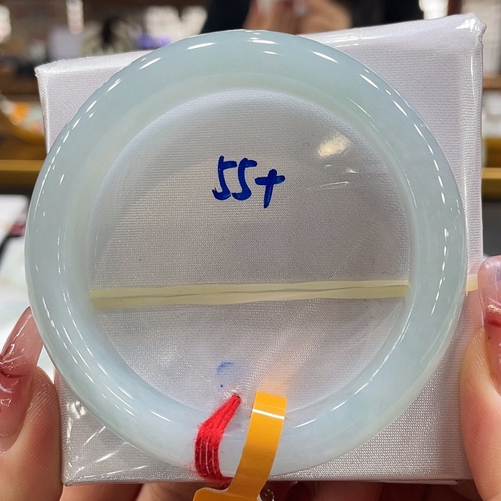 翡翠手镯未镶嵌翡翠手镯