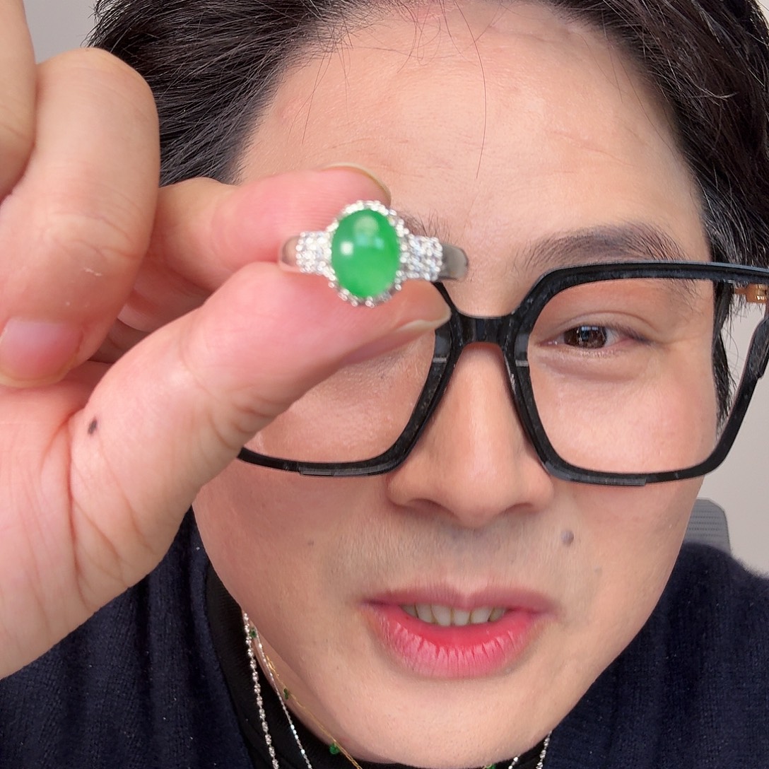 N***竹翡翠未镶嵌颈饰一件