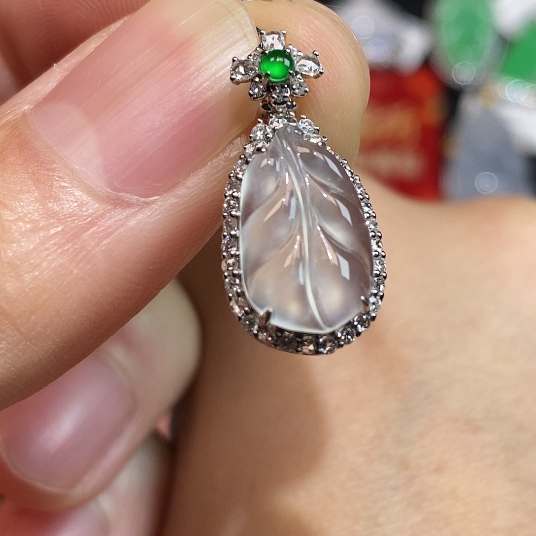 翡翠颈饰18K金镶嵌叶子