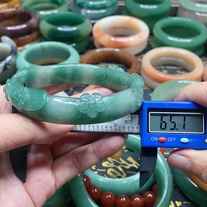 石英质玉手镯未镶嵌