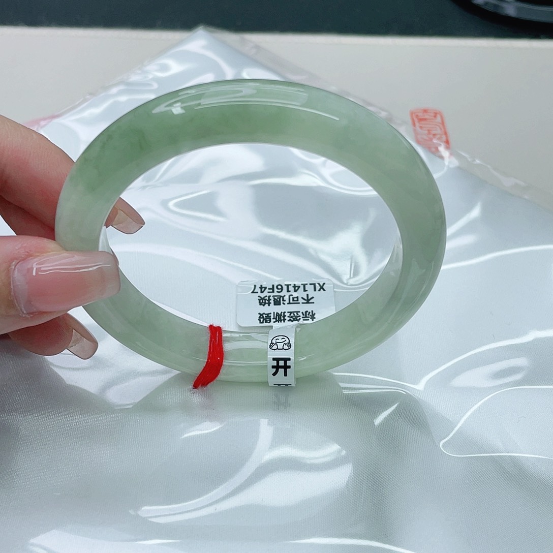 翡翠手镯未镶嵌正60.7