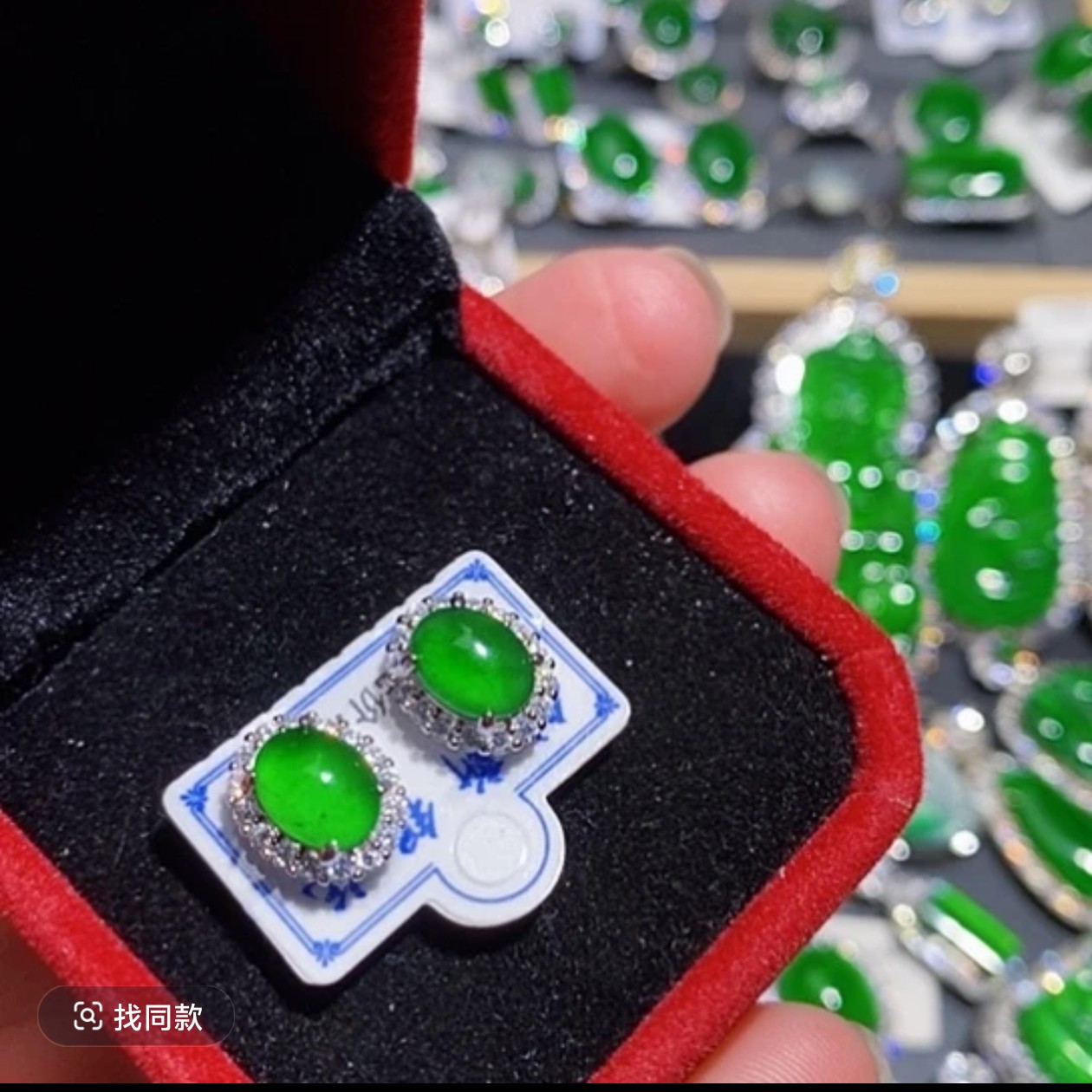 天然A货翡翠冰阳绿耳钉