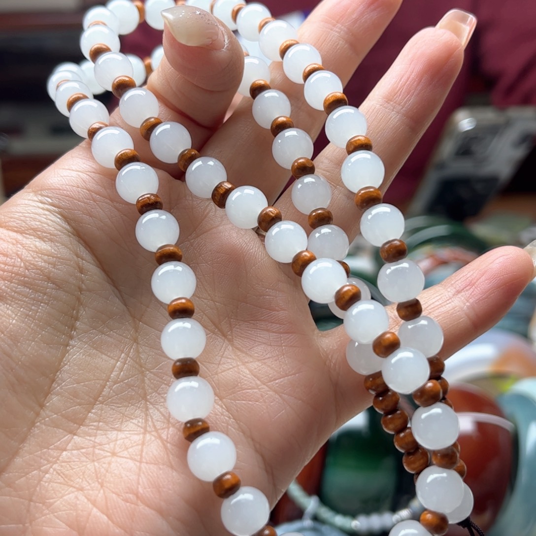 蛇纹石玉未镶嵌颈饰