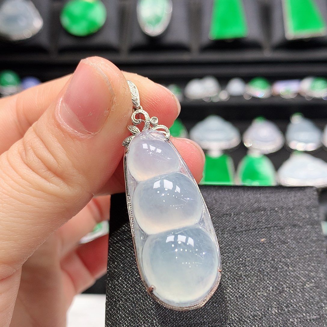 翡翠颈饰18K金镶嵌福豆