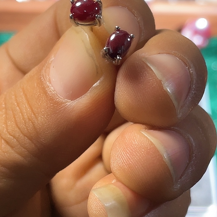 天然辰砂原石首饰