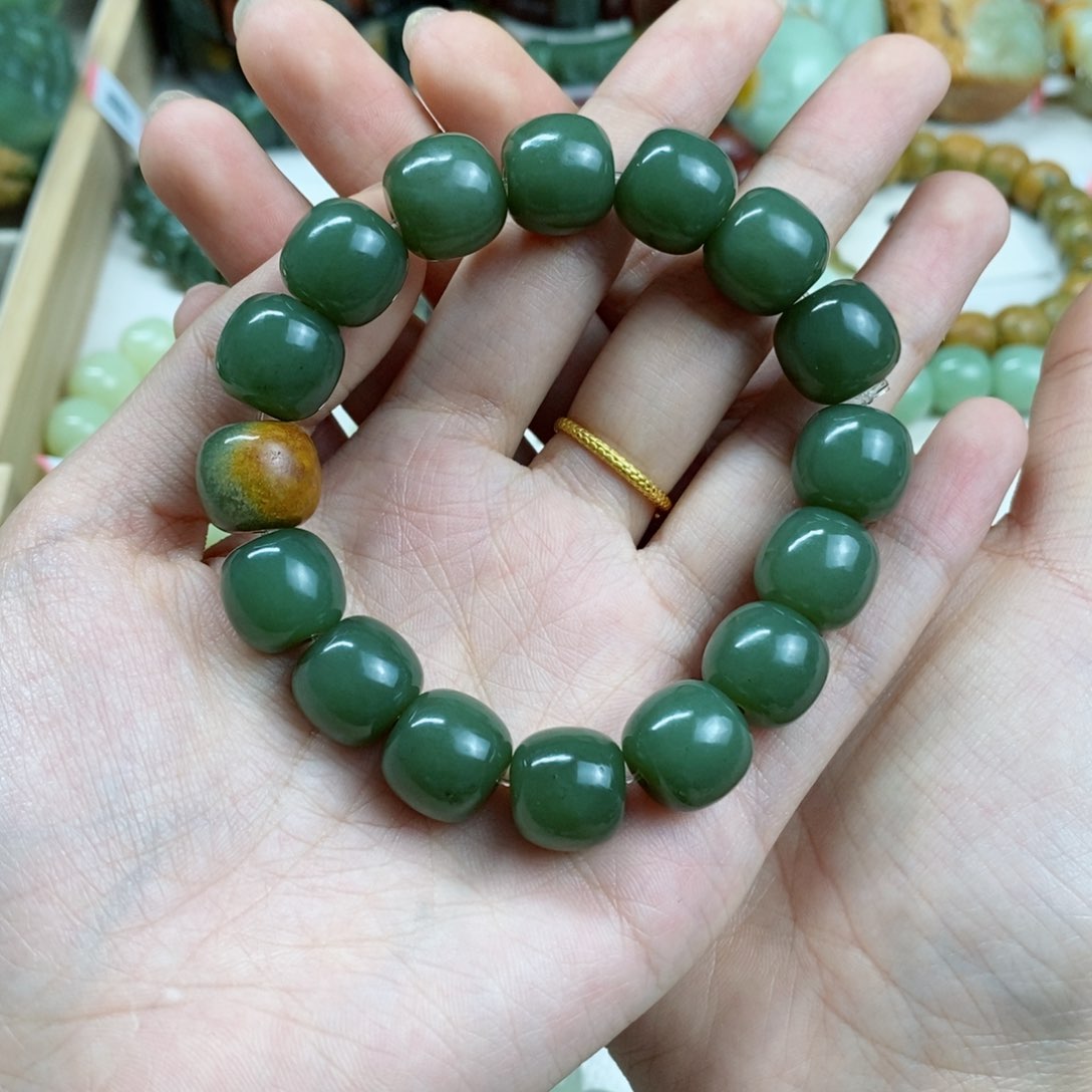 透闪石质玉手串未镶嵌D**狼