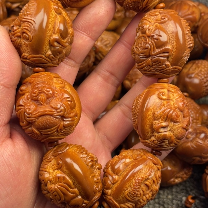 橄榄核吊坠我***人橄榄核手持