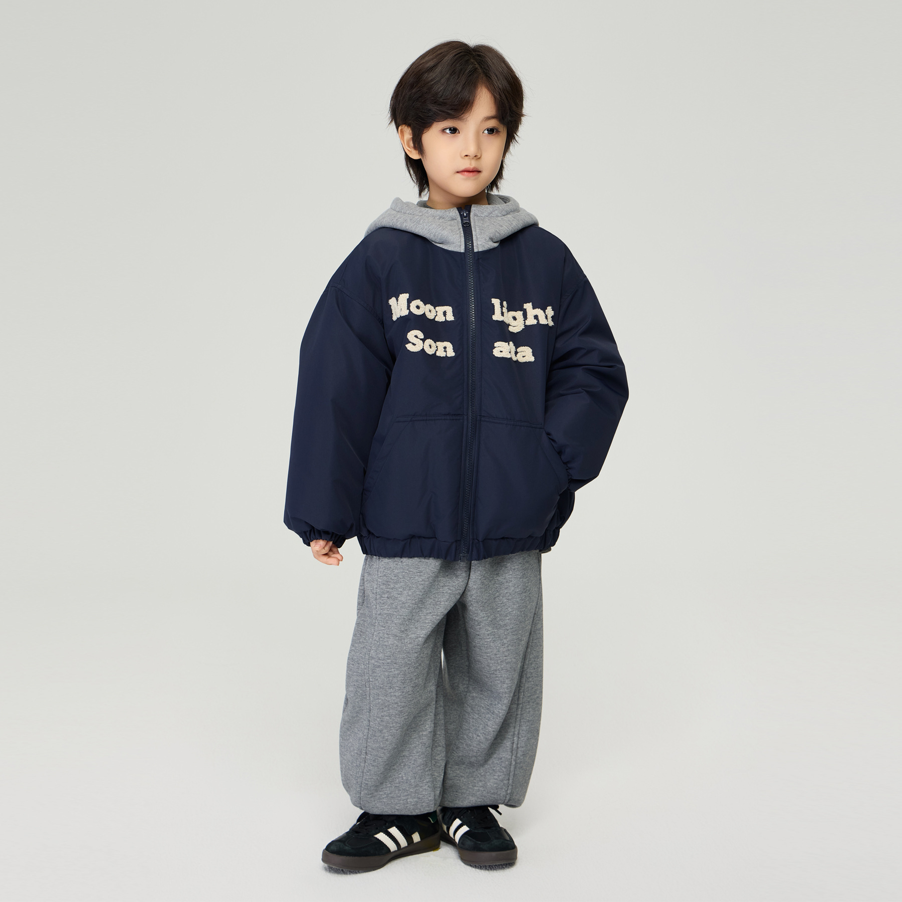 2025冬季新款儿童字母刺绣加厚外套男中大童连帽假两件保暖棉服潮