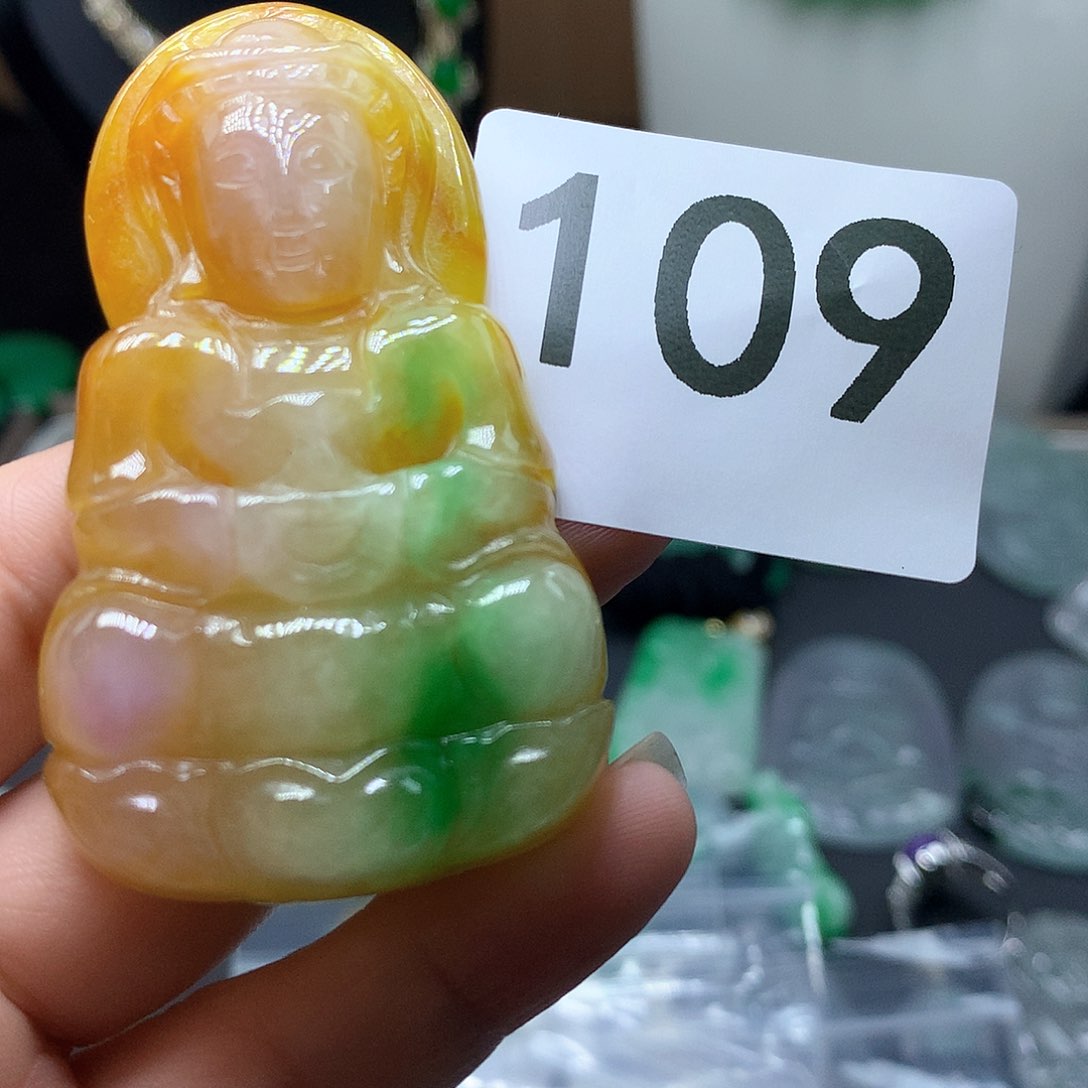 翡翠颈饰未镶嵌翡翠