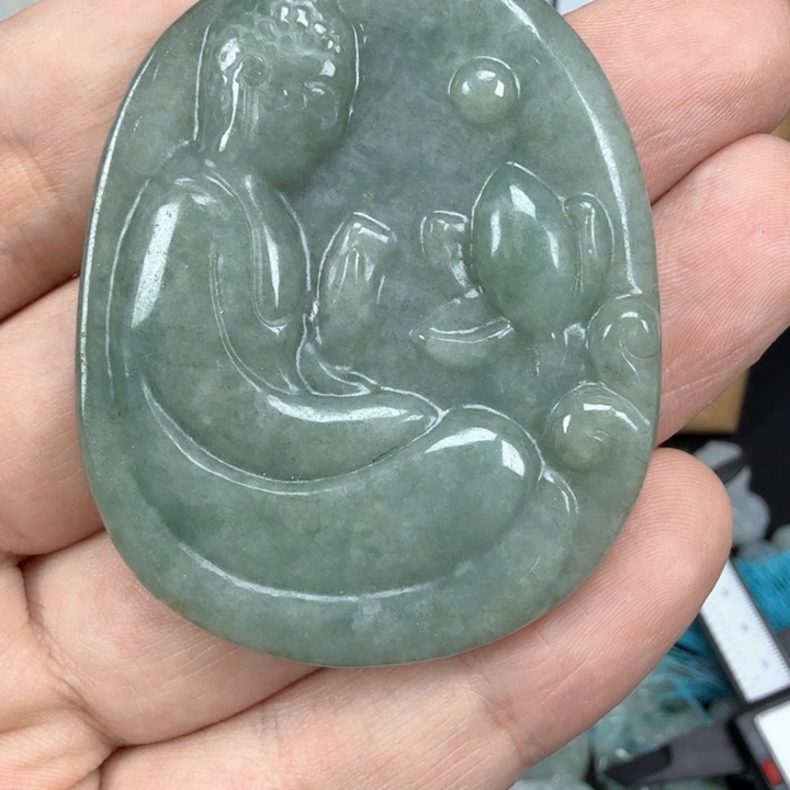翡翠挂件未镶嵌翡翠