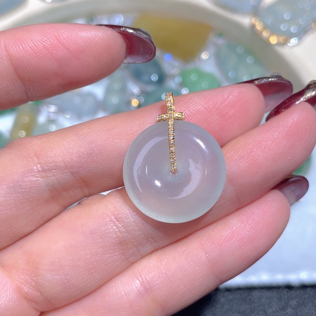 翡翠颈饰18K金镶嵌翡翠