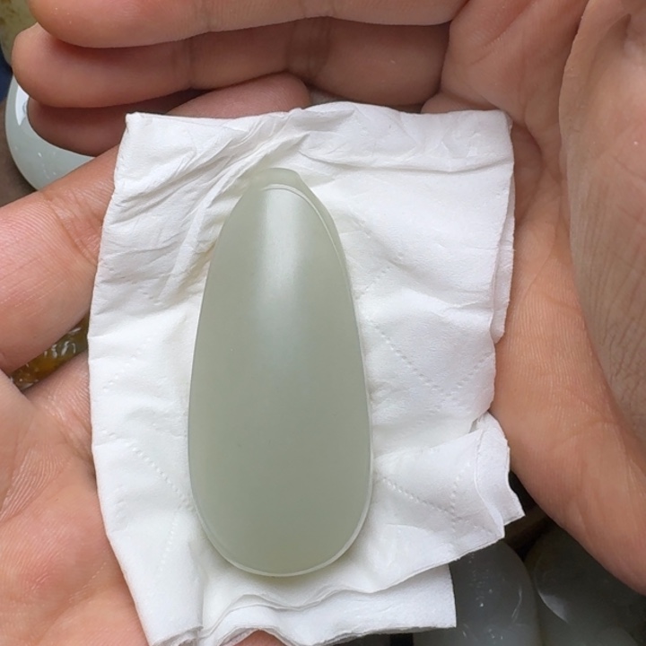 和田玉颈饰未镶嵌今****…