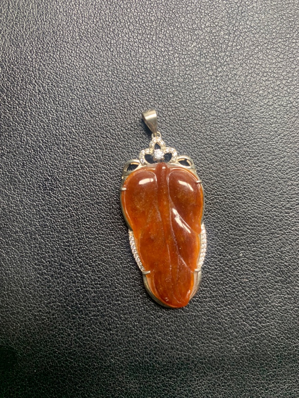 时尚翡翠叶子吊坠