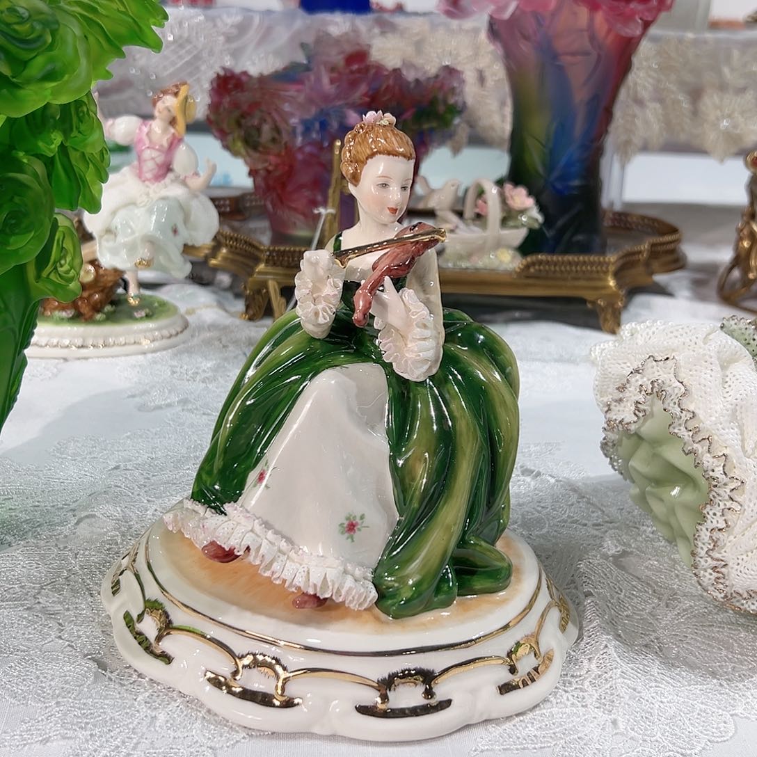 陶瓷经典祖母绿小提琴蕾丝娃娃礼盒装