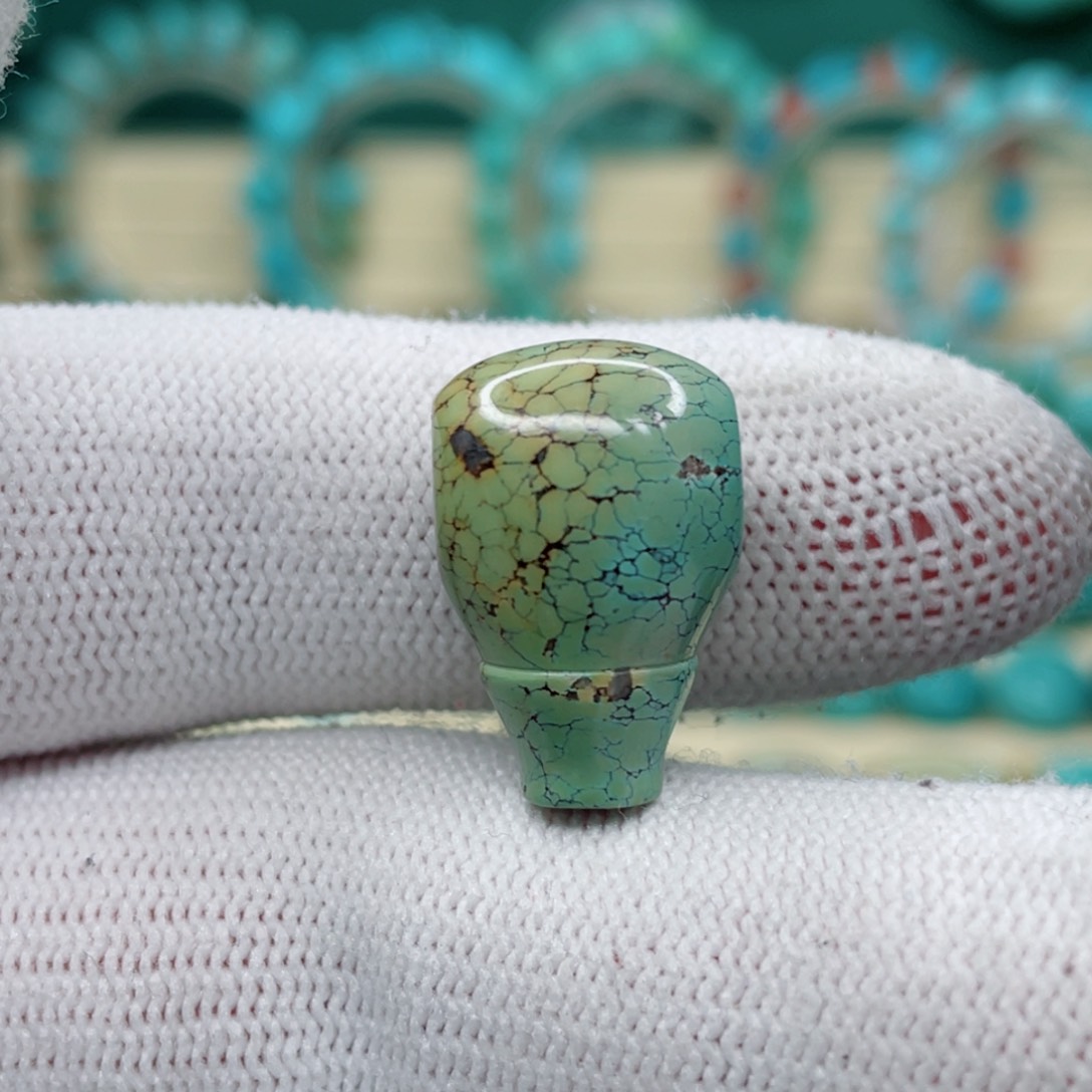 绿松石未镶嵌颈饰