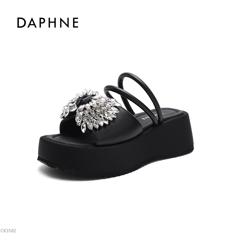 达芙妮夏季新款一字拖蝴蝶结时尚百搭增高外穿水钻网红凉拖鞋