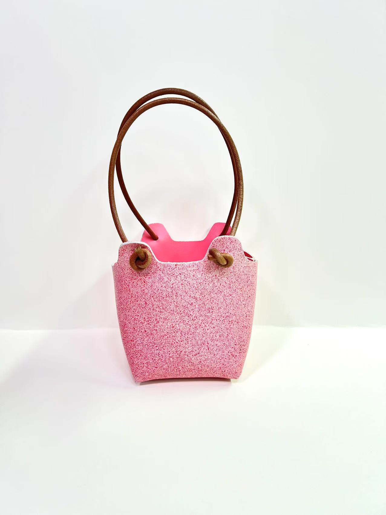 QD 【手机包】“菜篮子”意大利进口头层牛皮时尚百搭女包（无链条 ）  