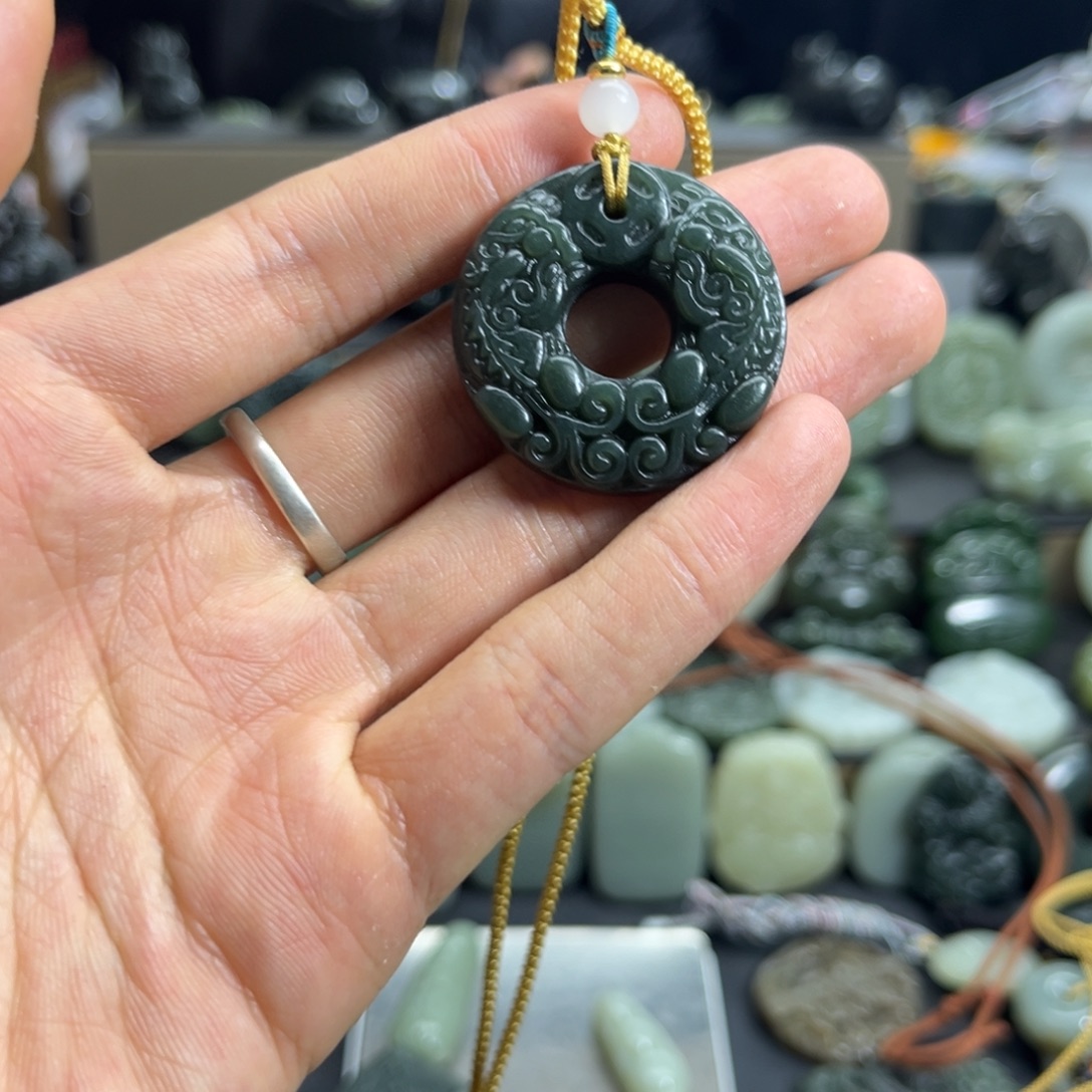 和田玉未镶嵌颈饰