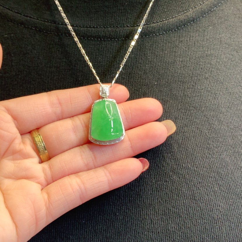 【闪购商品】翡翠吊坠(赠链)18K金镶嵌