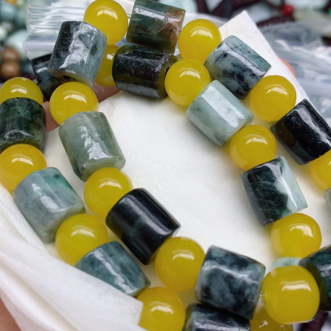 翡翠颈饰未镶嵌手串