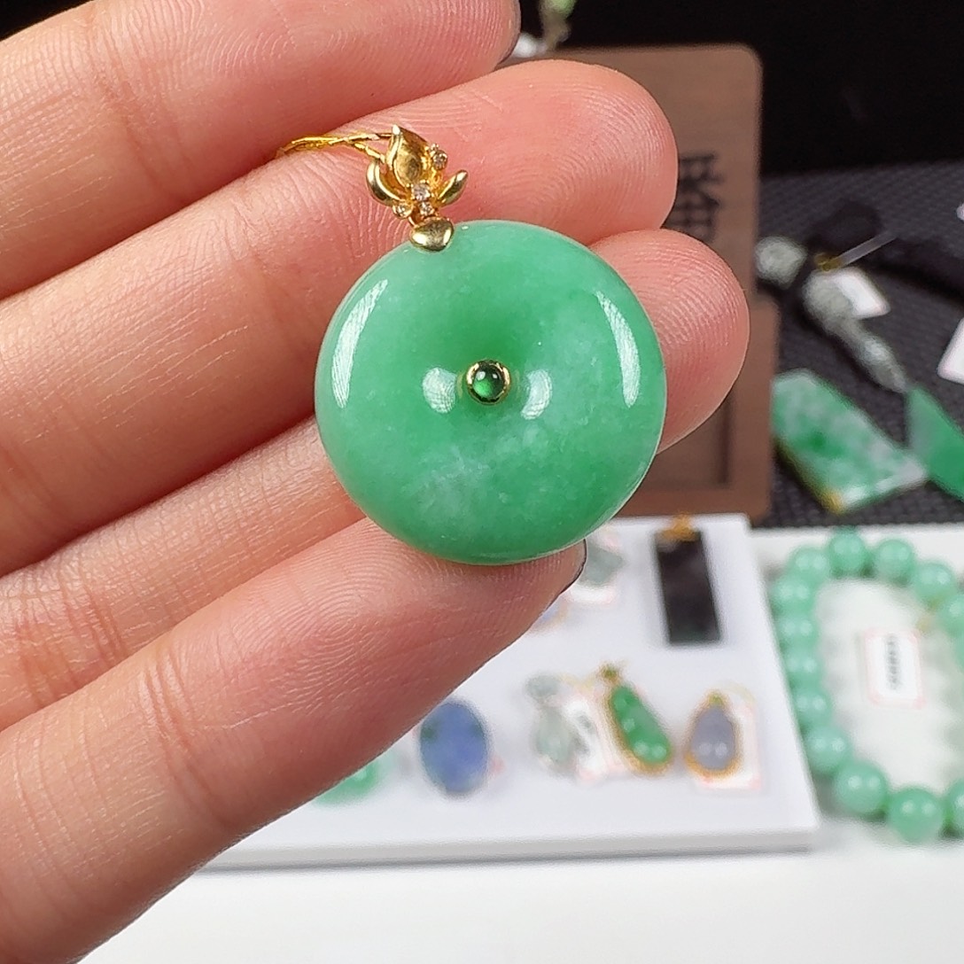 翡翠18K金镶嵌颈饰