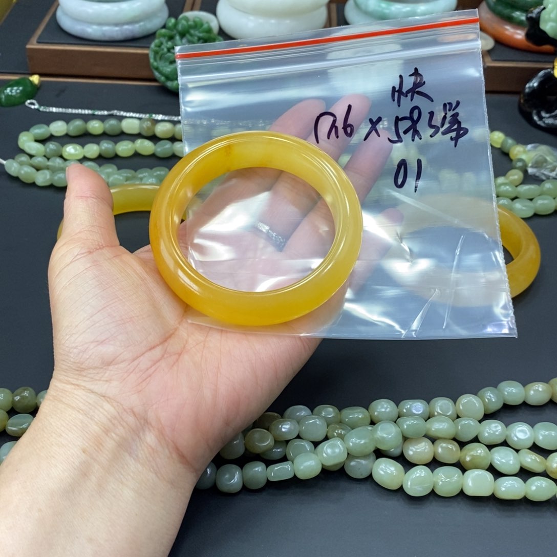 石英质玉手镯未镶嵌快**忆