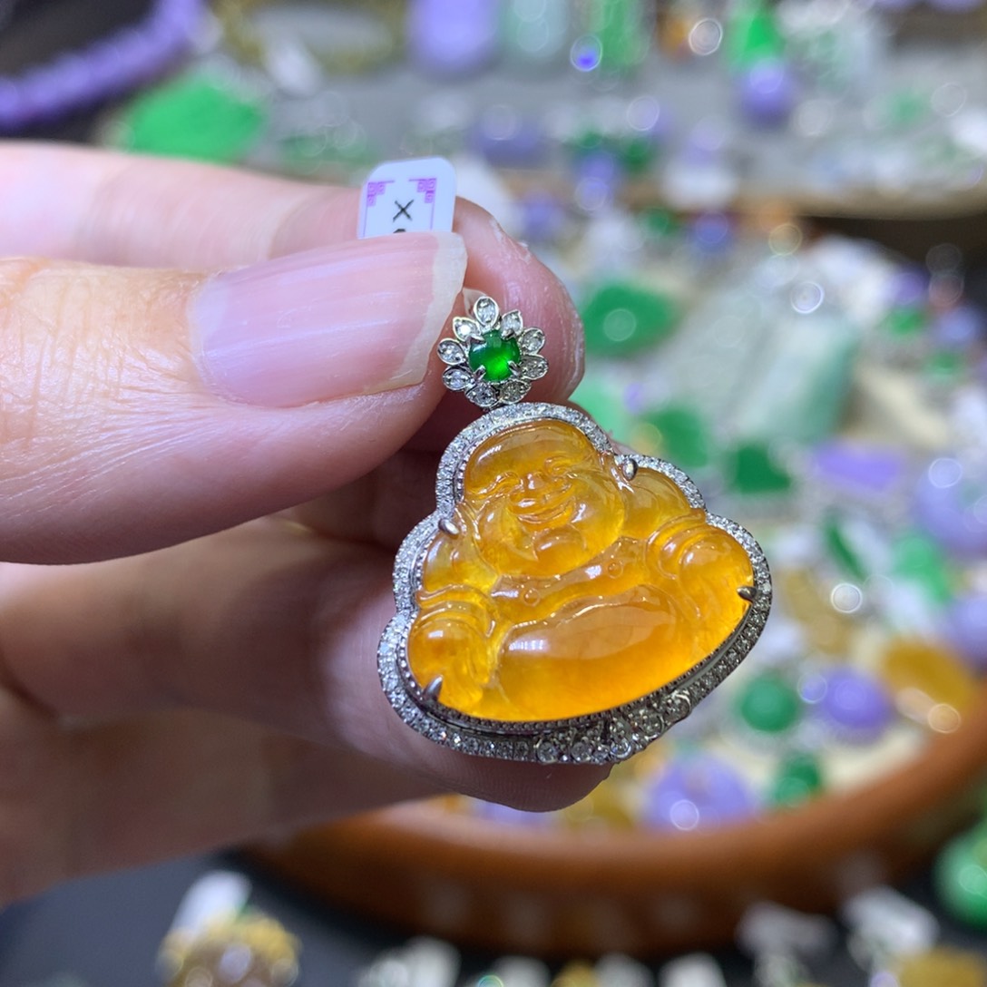 颈饰足金镶嵌翡翠