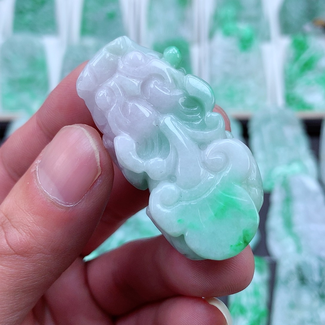 翡翠颈饰未镶嵌翡翠吊坠