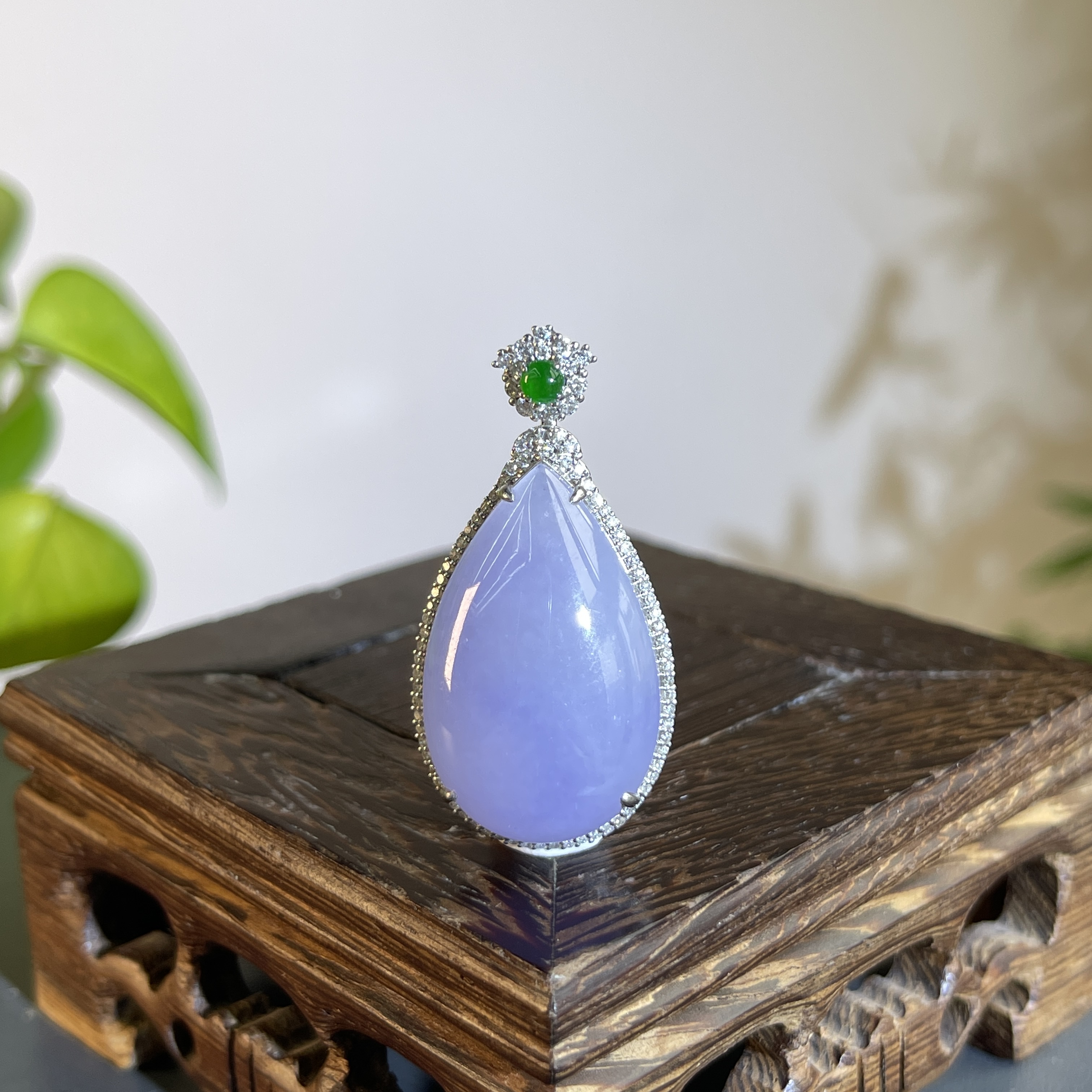 JTB19-155 天然缅甸A货翡翠  18K含钻镶嵌水滴吊坠 